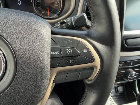Used 2016 Jeep Cherokee Limited AWD/4WD image 25