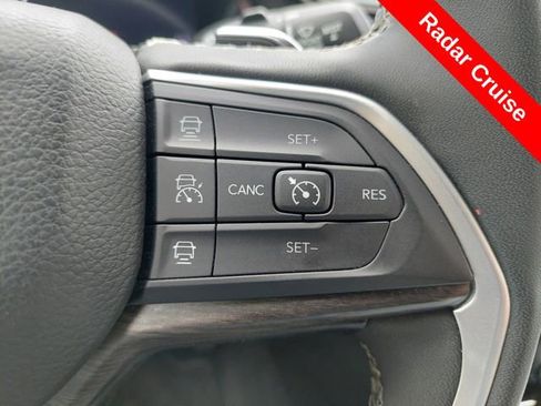 Used 2024 Jeep Grand Cherokee L Limited AWD/4WD image 30