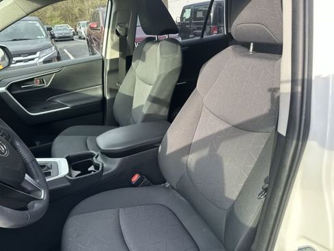 Used 2019 Toyota RAV4 XLE w/ Convenience Package image 17