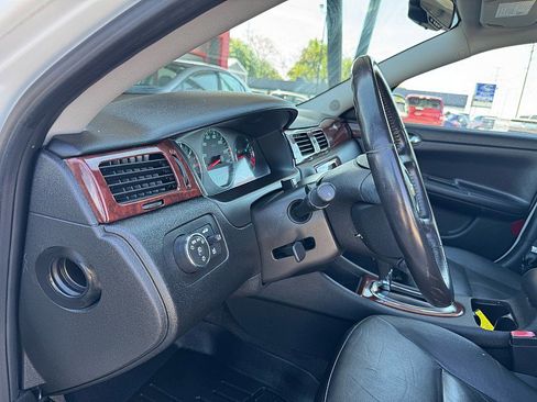 Used 2009 Chevrolet Impala LTZ FWD image 12