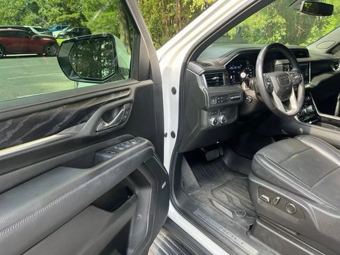 Used 2021 GMC Yukon XL Denali AWD/4WD image 4