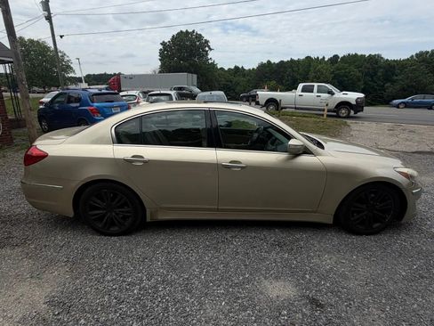 Used 2012 Hyundai Genesis 3.8 w/ Premium Pkg RWD image 8