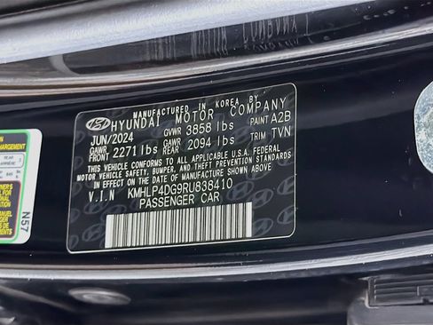 Used 2024 Hyundai Elantra Limited FWD image 12