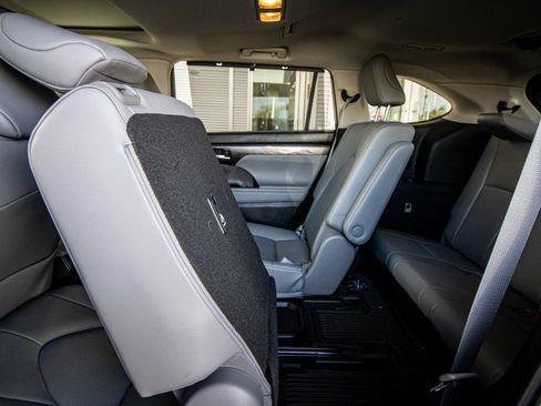 Used 2023 Toyota Highlander Limited image 43