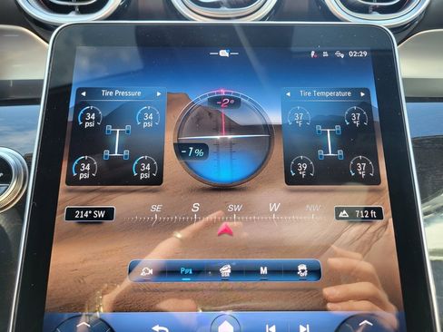 Used 2025 Mercedes-Benz GLC 300 4MATIC image 37