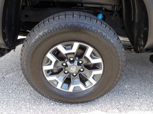 Used 2022 Toyota Tacoma TRD Off-Road w/ Technology Package RWD image 53