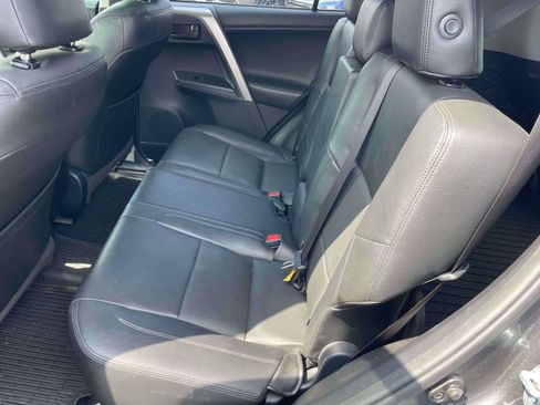 Used 2017 Toyota RAV4 LE AWD/4WD image 14