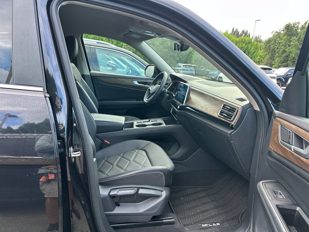 Certified 2024 Volkswagen Atlas SE FWD image 39
