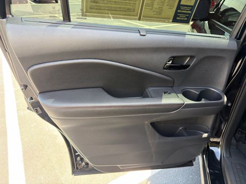 Used 2025 Honda Passport Black Edition image 28