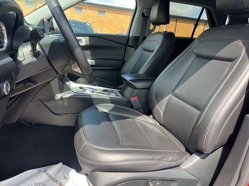 Certified 2023 Ford Explorer XLT w/ Equipment Group 202A AWD/4WD image 18