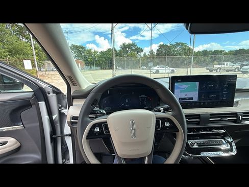 Used 2023 Lincoln Corsair AWD w/ Towing Package image 11