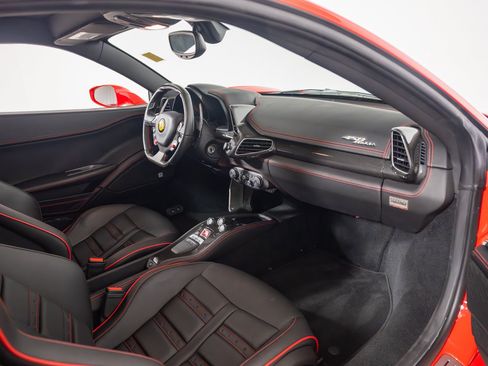 Used 2011 Ferrari 458 Italia Coupe RWD image 23