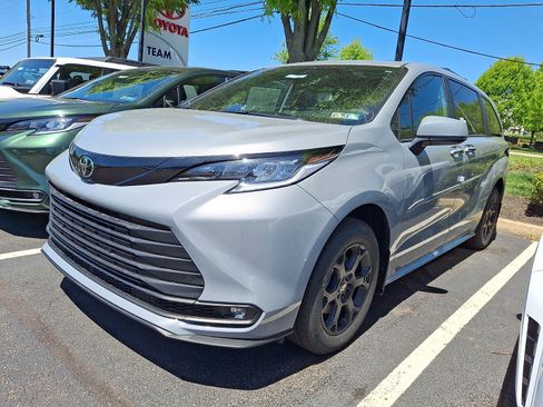 New 2026 Toyota Sienna XLE Woodland Edition AWD/4WD image 2