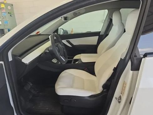 Used 2021 Tesla Model Y Long Range AWD/4WD image 1