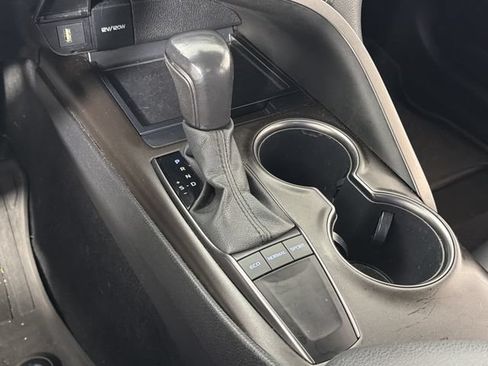 Used 2022 Toyota Camry SE FWD image 6