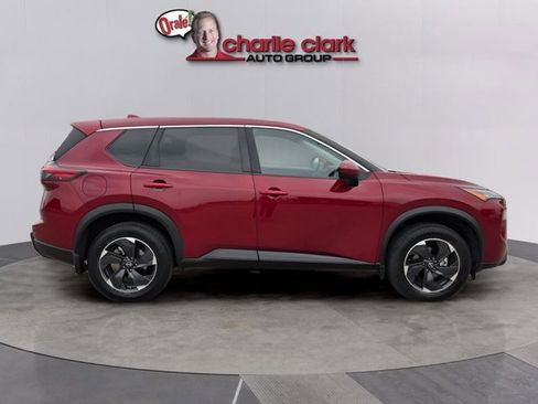 Certified 2024 Nissan Rogue SV FWD image 7