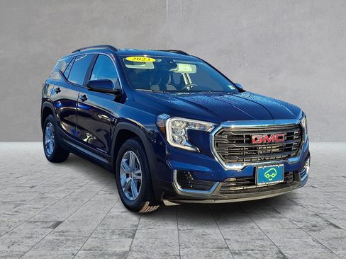 Used 2023 GMC Terrain SLE w/ Driver Convenience Package FWD image 3
