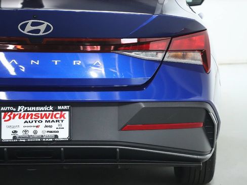 Used 2024 Hyundai Elantra SE FWD image 43