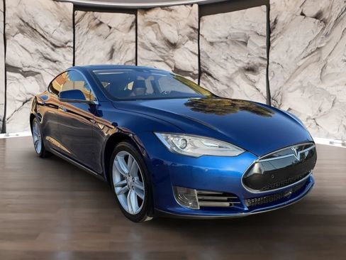 Used 2016 Tesla Model S 70 RWD image 4