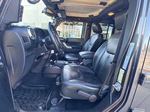 Used 2017 Jeep Wrangler Unlimited Rubicon w/ Connectivity Group AWD/4WD image 24