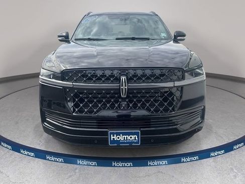 New 2026 Lincoln Navigator Reserve w/ Jet Appearance Package AWD/4WD image 2