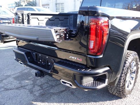 Used 2024 GMC Sierra 1500 AT4 image 29