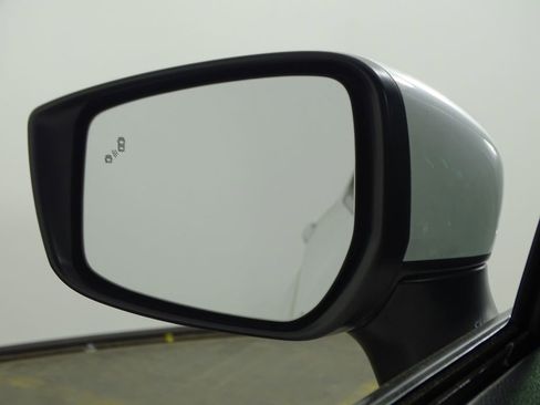 Used 2022 Nissan Versa SV w/ Trunk Package image 33