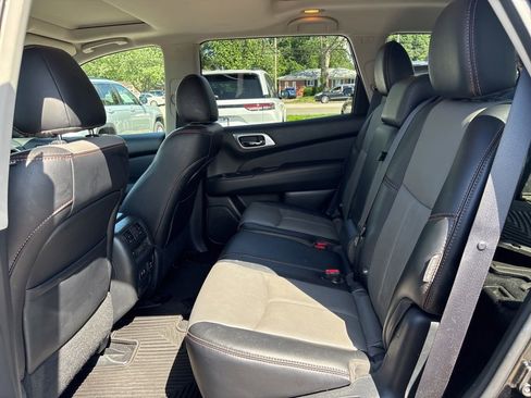 Used 2020 Nissan Pathfinder SL AWD/4WD image 12