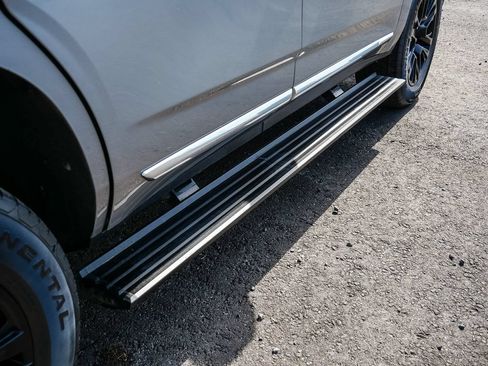 Used 2023 GMC Yukon Denali AWD/4WD image 13