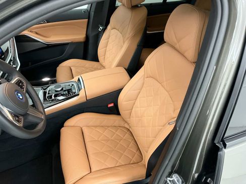 Used 2025 BMW X5 xDrive50e w/ M Sport Package AWD/4WD image 19