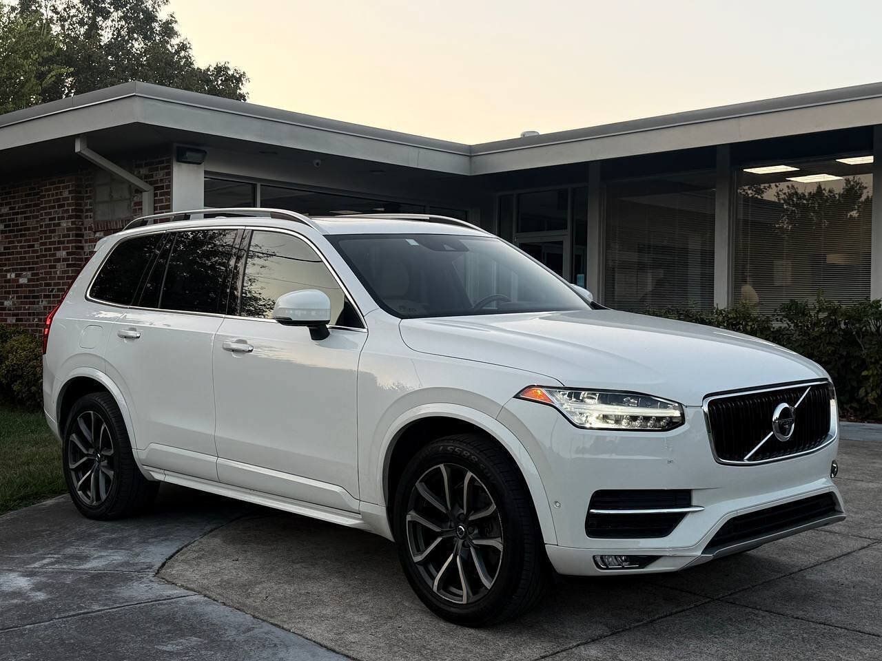 Used 2018 Volvo XC90 T6 Momentum w/ Convenience Package AWD/4WD image 7