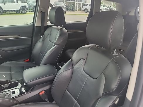 Certified 2022 Kia Telluride SX w/ Nightfall Edition Package AWD/4WD image 9