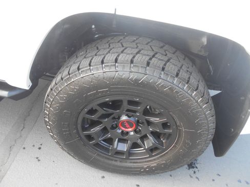 Used 2022 Toyota 4Runner SR5 Premium image 6