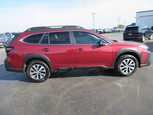 Used 2023 Subaru Outback Premium AWD/4WD image 5
