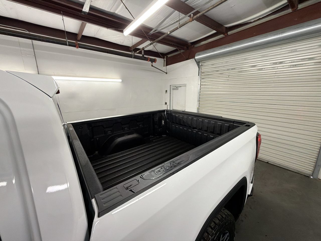 Certified 2025 GMC Sierra 1500 AT4 w/ AT4 Premium Package AWD/4WD image 27