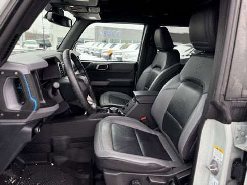 Used 2023 Ford Bronco Black Diamond image 2