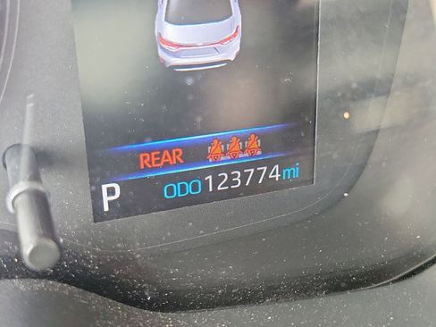 Used 2022 Toyota Corolla LE FWD image 22