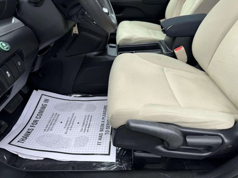 Used 2015 Honda CR-V LX image 12
