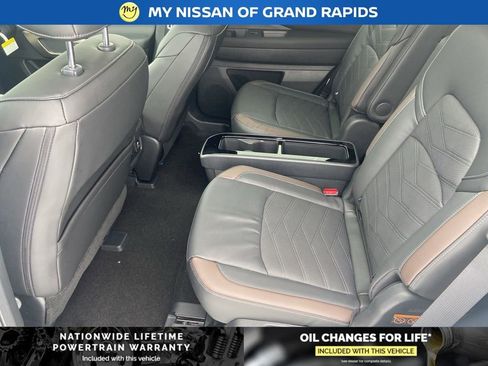New 2025 Nissan Pathfinder Platinum image 19