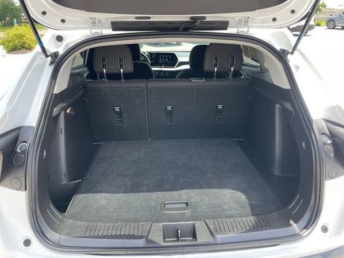 Used 2025 Chevrolet Trax LS FWD image 25