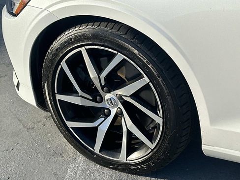 Used 2020 Volvo S60 T6 Momentum image 30