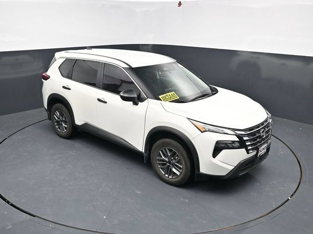 Used 2024 Nissan Rogue S AWD/4WD image 42
