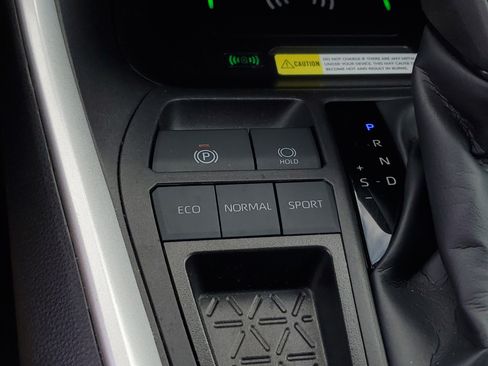 Used 2024 Toyota RAV4 XLE w/ Convenience Package FWD image 28