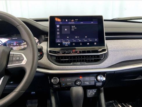 Used 2023 Jeep Compass Sport image 5