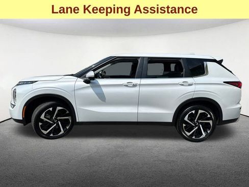 Used 2023 Mitsubishi Outlander SE image 6
