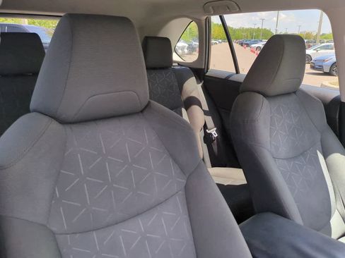 Used 2022 Toyota RAV4 XLE FWD image 7