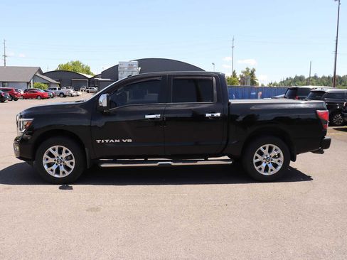 Used 2020 Nissan Titan SL w/ Moonroof Package AWD/4WD image 8