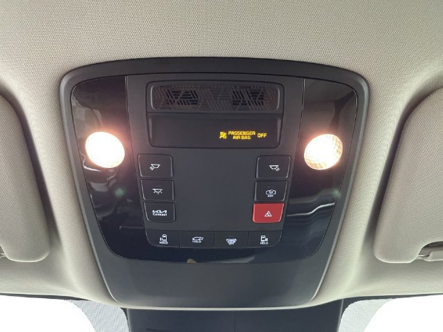 Used 2025 Kia Carnival EX FWD image 26