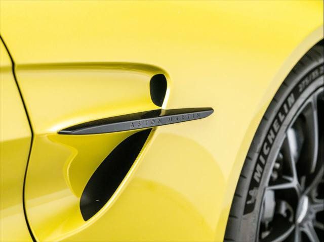 Used 2025 Aston Martin V8 Vantage Coupe RWD image 17