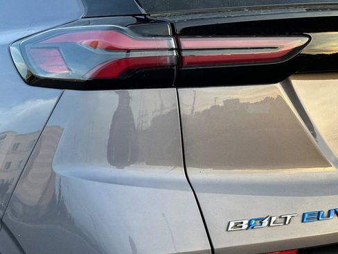 Used 2022 Chevrolet Bolt EUV LT w/ Convenience Package image 36